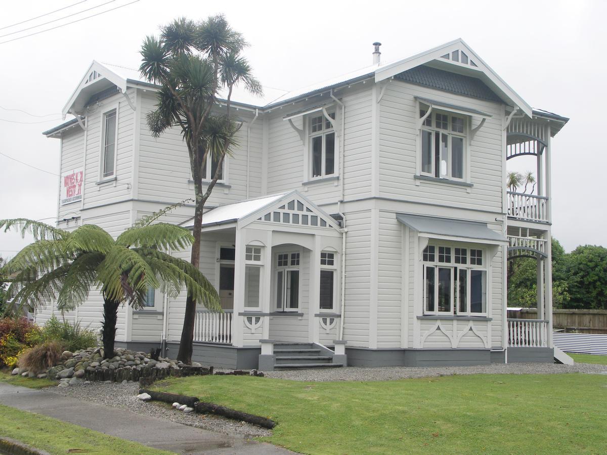 Hostel Wayne'S World Westport Exteriér fotografie